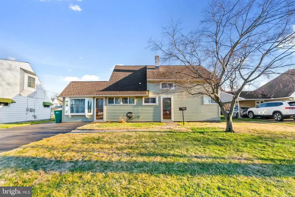 198 Northpark Dr, LEVITTOWN