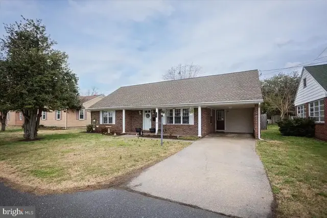 904 Talisman Ln, Cambridge