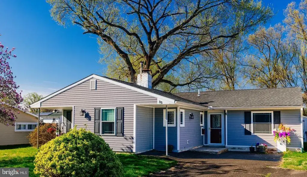35 Mimosa Ln, LEVITTOWN