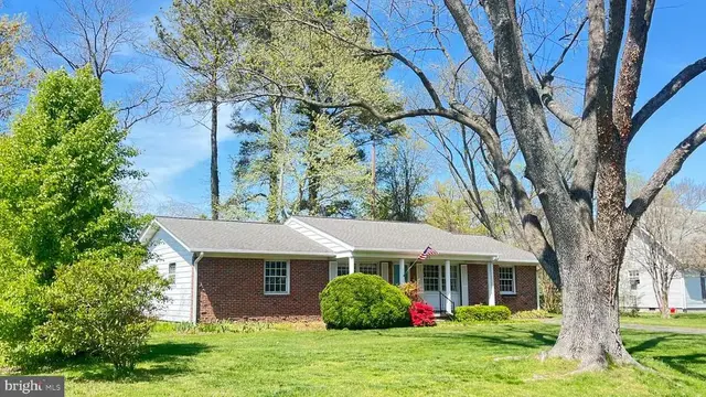 2203 Hambrooks Blvd, Cambridge