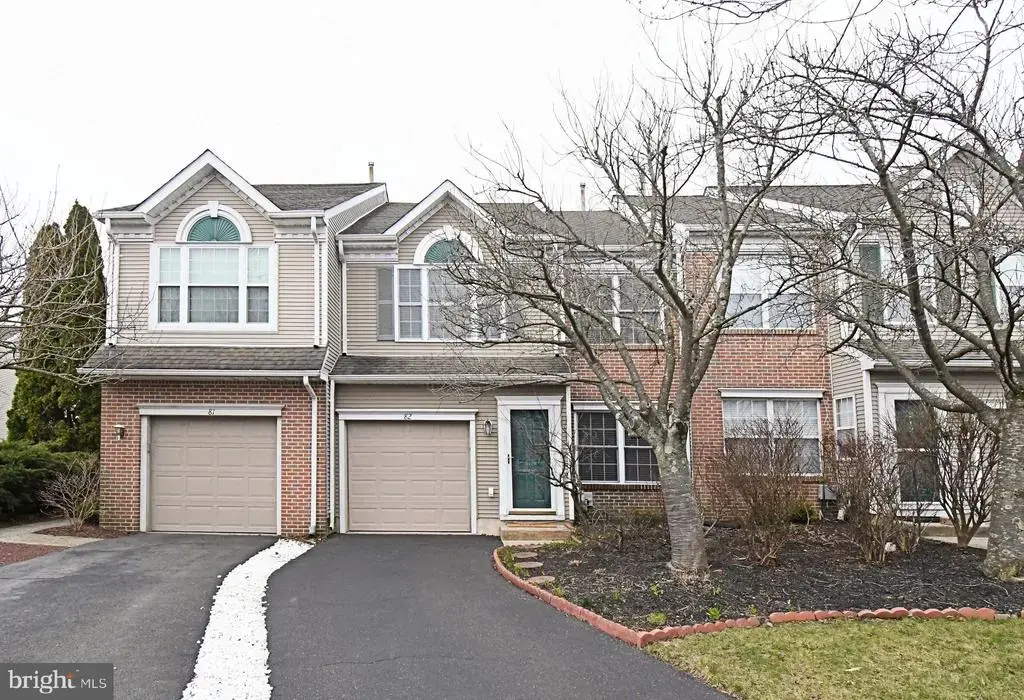 82 Honey Locust Ln, NEWTOWN