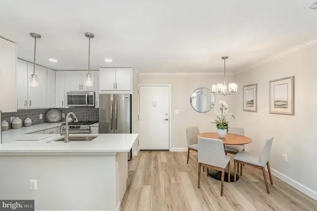 75 S Reynolds St #411, Alexandria