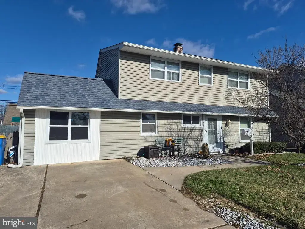 45 Coral Ln, LEVITTOWN