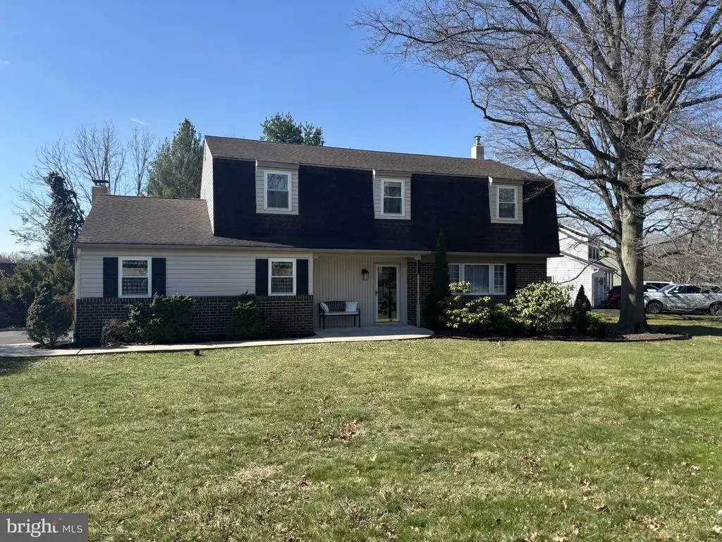 28 W Hillcrest Ave, CHALFONT