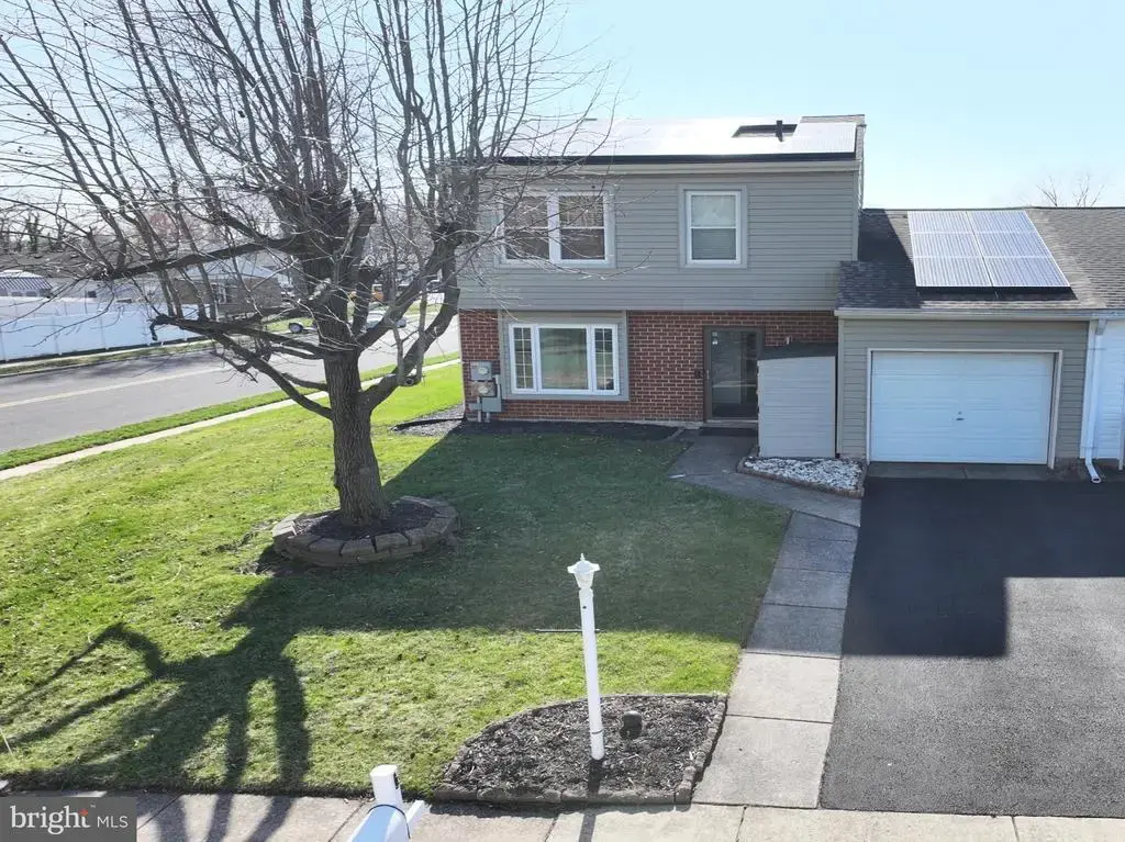 2500 Alexis Ct, BENSALEM
