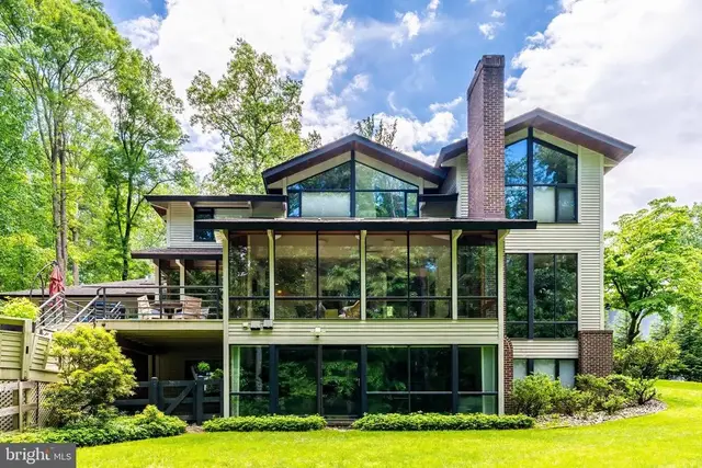 8620 Polk St, Mclean