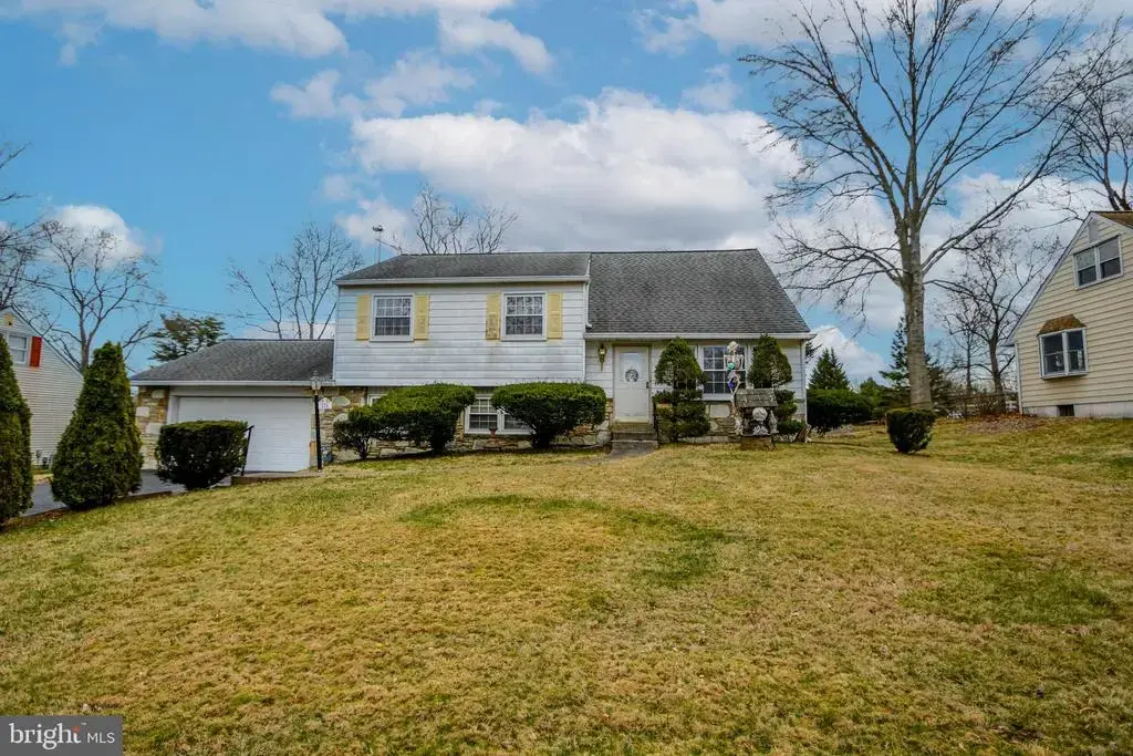 220 Hampshire Dr, CHALFONT