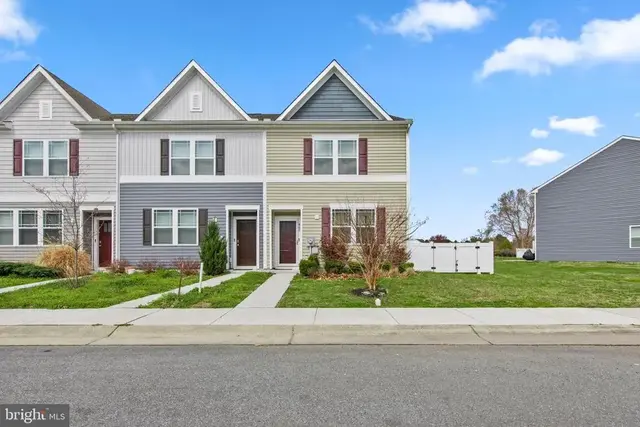 400 Wood Duck Dr, Cambridge