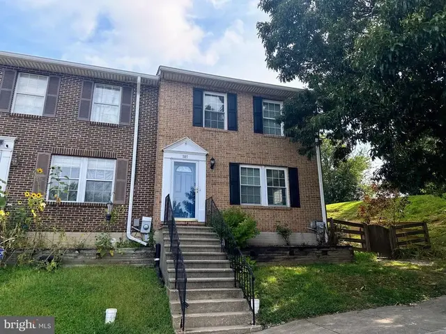 101 S Oak Cliff Ct, Mount Airy