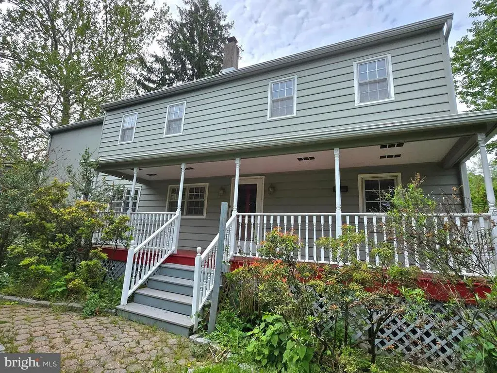 242 S Sugan Rd, NEW HOPE