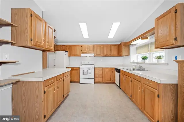 87 Joyce Dr, Wilmington
