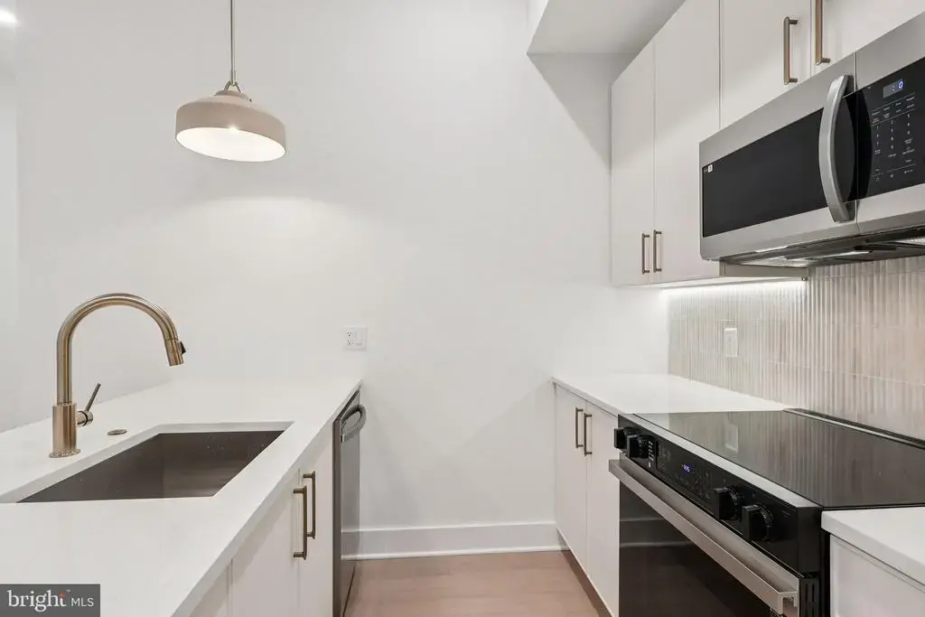 20-30 W Allens Ln #110, PHILADELPHIA