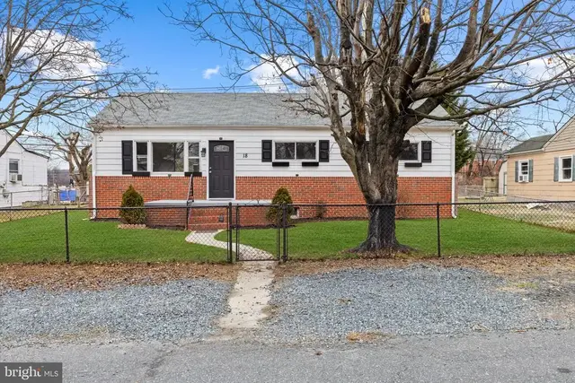 18 Armor Ct, Middle River