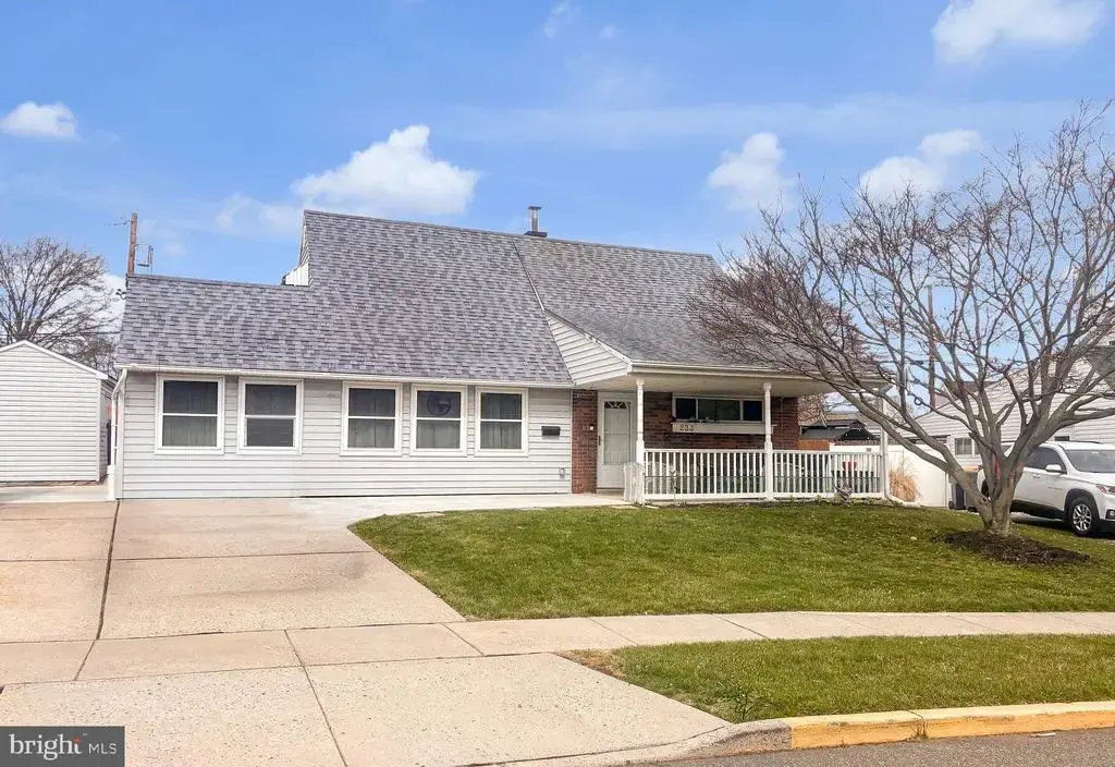 233 Kenwood Dr S, LEVITTOWN