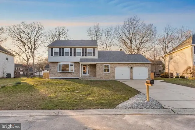 210 W Silver Fox Rd, Newark