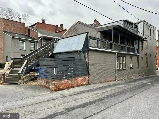 225 E King St #1, Lancaster