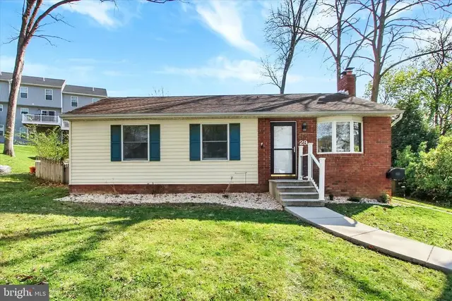 29 Meadowview Dr, Hanover