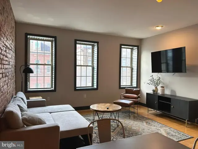 225 E King St #2, Lancaster