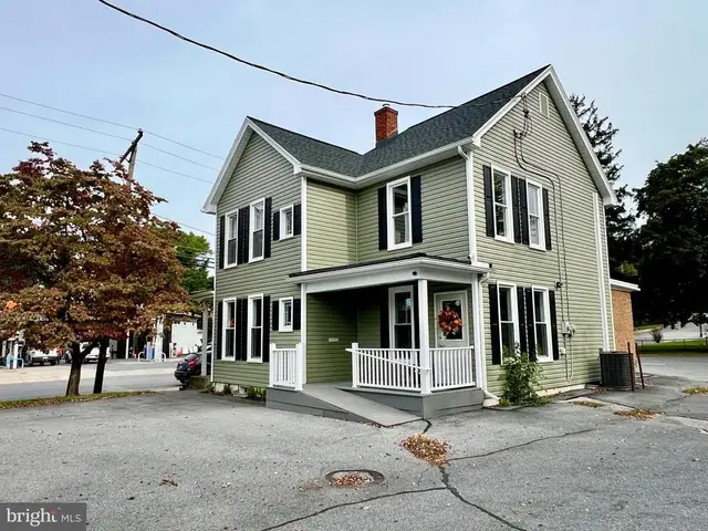 494 E King St, Shippensburg