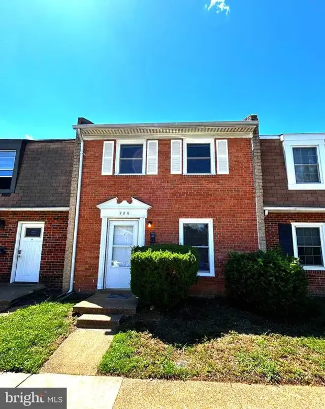 220 Ivanhoe Ct, Fredericksburg