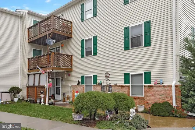 65 Hailey Ln #b6, Strasburg