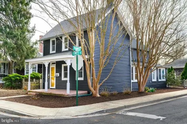 402 Cherry St, Easton