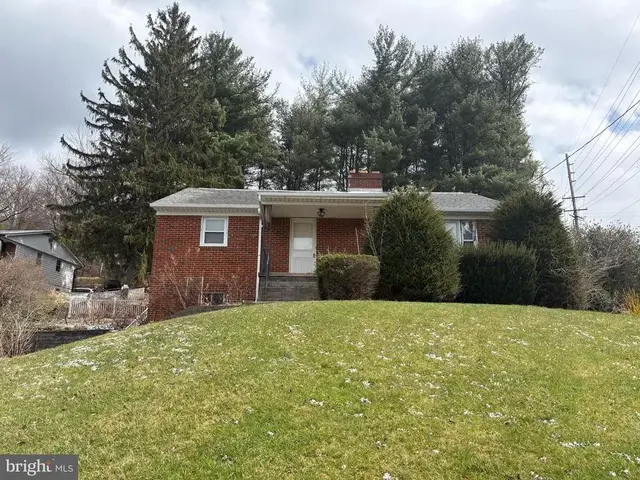 7201 Dogwood Ln, Middletown