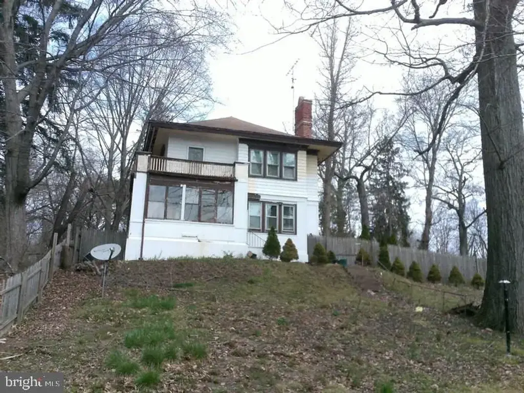 826 Edgewood Ave, TRENTON