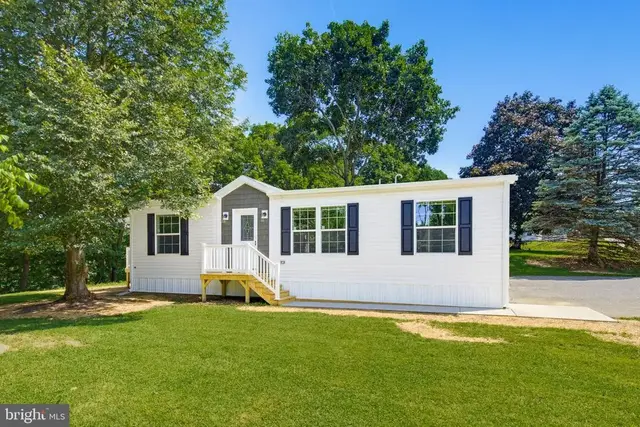 100 Fawn Circle Dr, Windsor