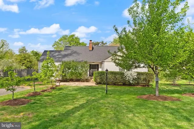 4418 Gilbertson Rd, Fairfax