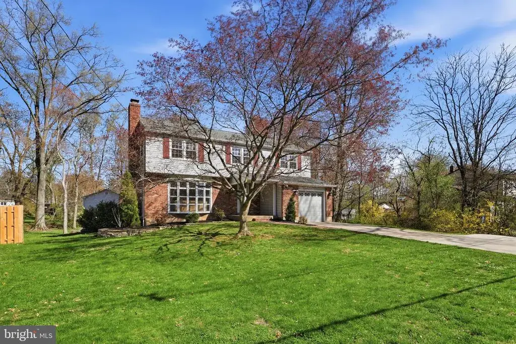 221 Valley Dr, YARDLEY