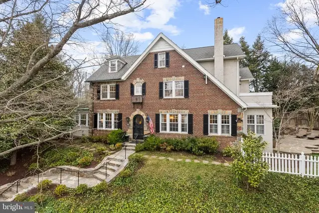 4545 Klingle St Nw, Washington