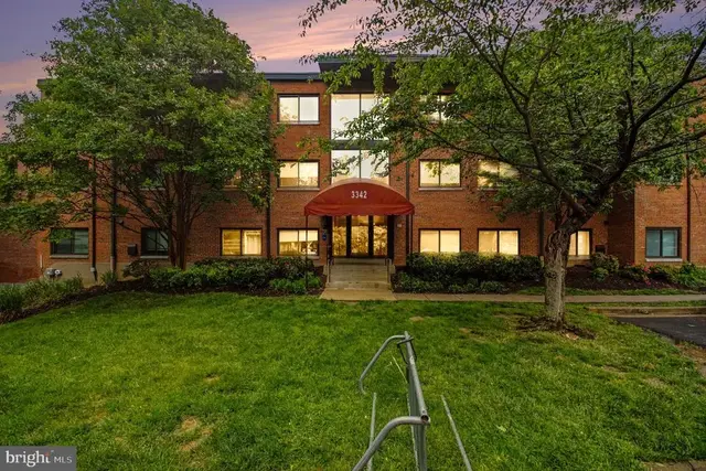 3342 S 28th St #403, Alexandria