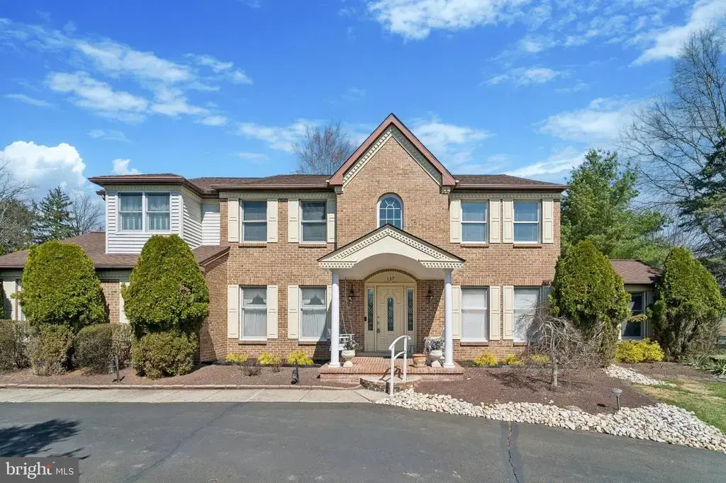 137 Briarwood Dr, HOLLAND
