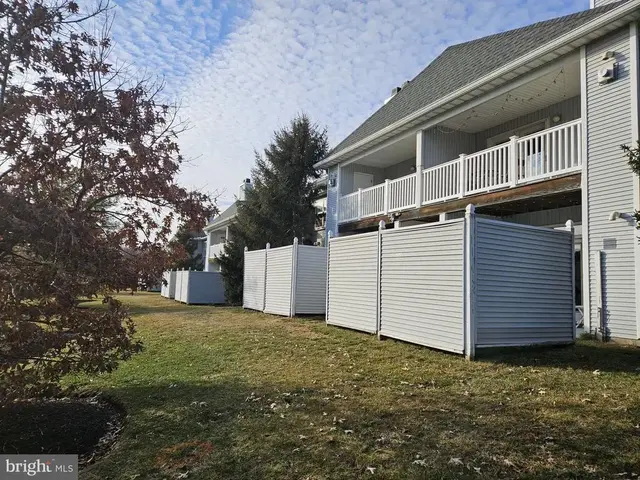 2702 Waters Edge Dr #2, Newark