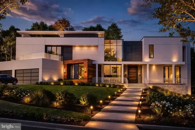 8400 Martingale Dr, Mclean