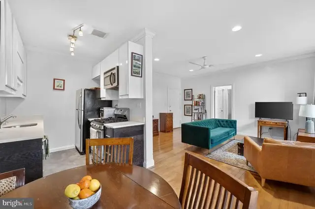 2325 42nd St Nw #104, Washington
