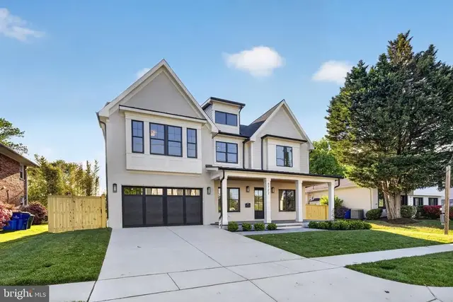 8722 Ewing Dr, Bethesda