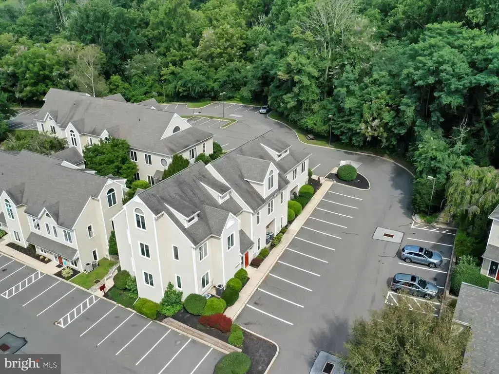 120 Commons Ct, CHADDS FORD