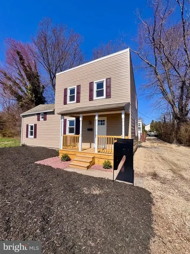 821 Larkin, New Castle