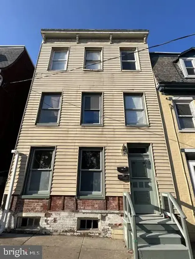 138 S Queen St #2, York