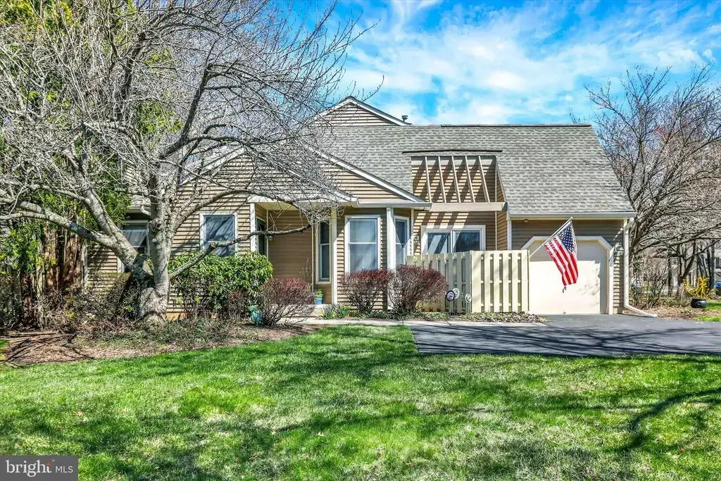 1576 Applewood Cir, YARDLEY