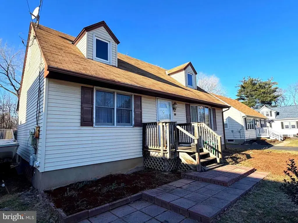 10 Bowling Green Ave, MORRISVILLE