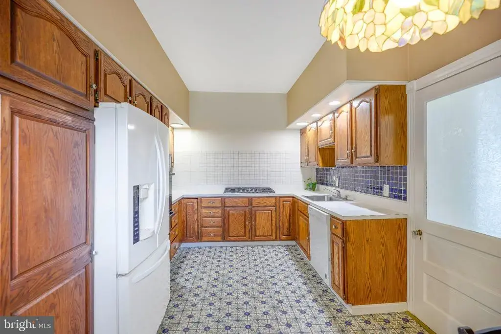 608 Washington Ln, JENKINTOWN
