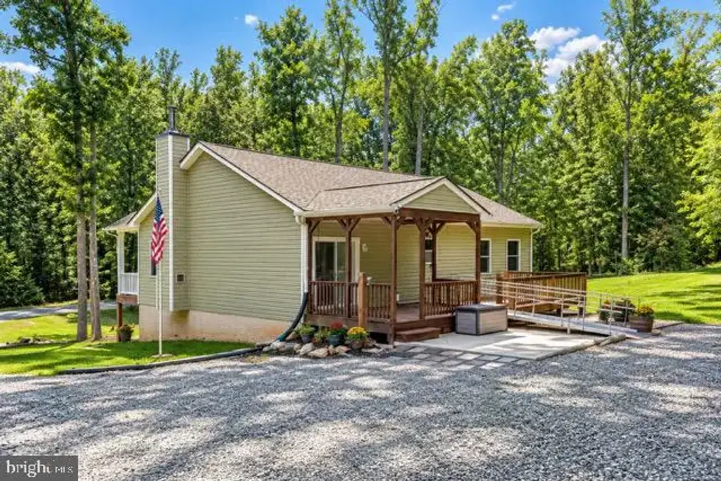 216 Cooke Ln, BUMPASS