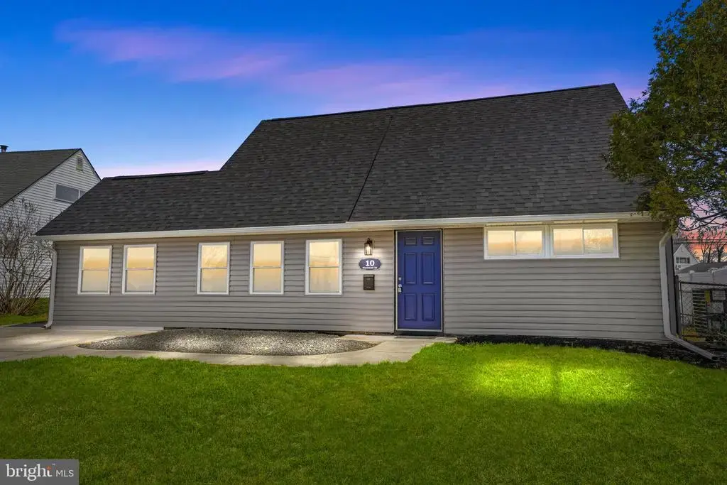 10 Macintosh Rd, LEVITTOWN
