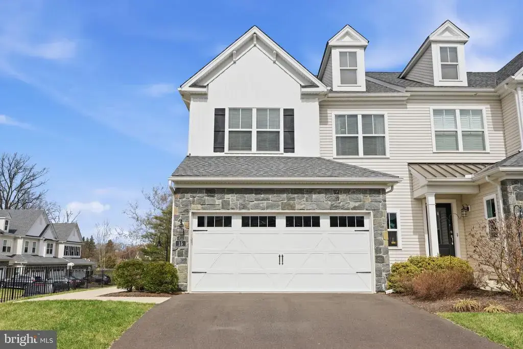 15 Spring Mill Dr, IVYLAND