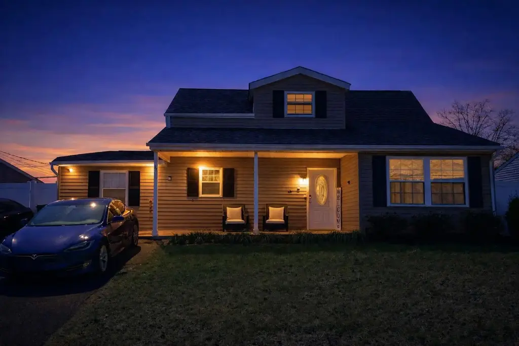 37 River Ln, LEVITTOWN