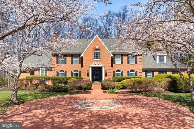 13822 Lakeside Dr, Clarksville