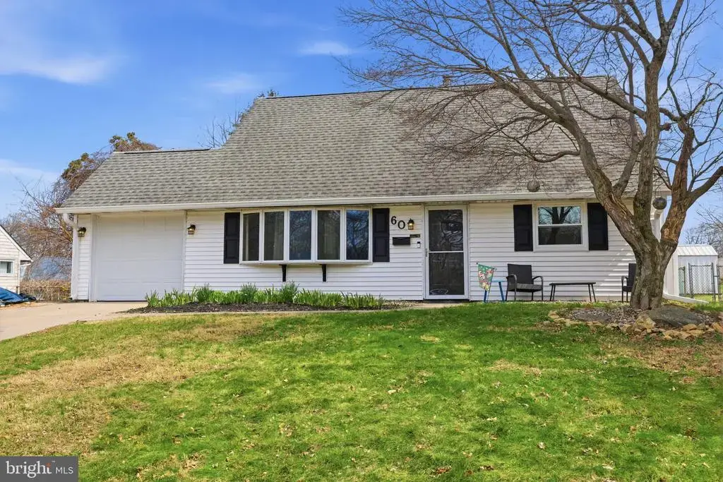 60 Lower Orchard Dr, LEVITTOWN